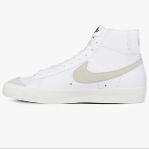 Nike Blazer Mid ‘77 in White/Sail